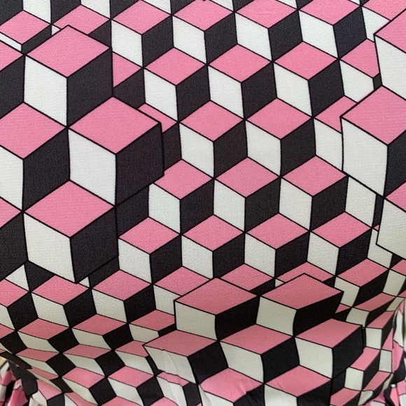 Line & Dot Cube Pink Cutout Dress - Picture 4 of 5